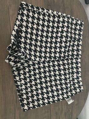 Forever 21 Black and White Houndstooth Pencil Skirt